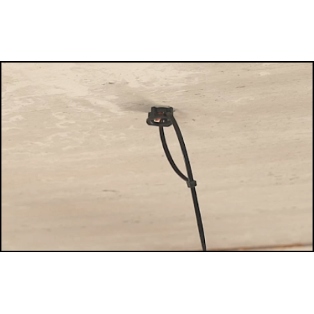 5. lépés: Húzza át a kábelkötegelőt a rögzítőn, hogy biztosítsa az alkalmazást.