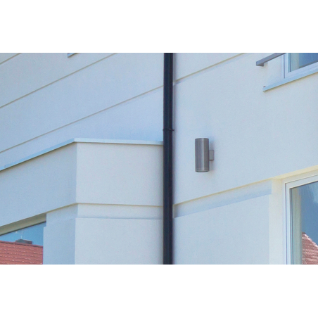 Alkalmazási kép – IPL szigetelőanyag dübel: lámpa a szigetelt homlokzaton.