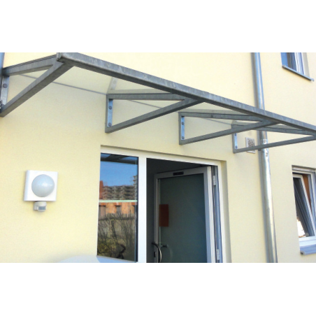 Alkalmazási kép a ResiTHEM távtartó rögzítési rendszerről: Előtető rögzítése szigetelt üreges téglához.